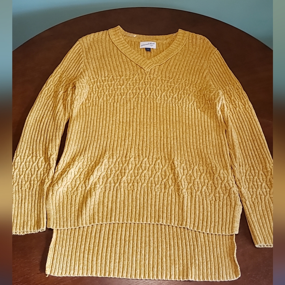 Universal Thread Women's XS Mustard Yellow Sweater